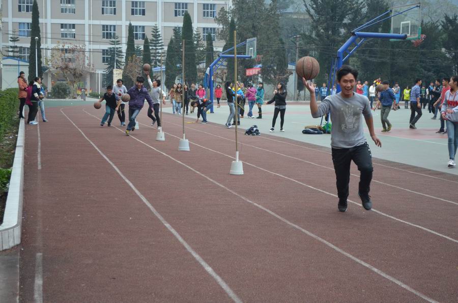 校團委成功舉辦2013年校園趣味運動會