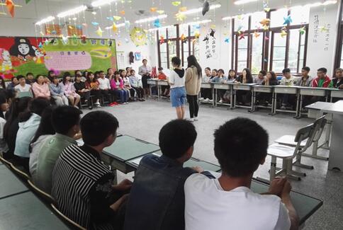 校團(tuán)委組織開展“編織夢(mèng)想，與青春同行”主題示范團(tuán)課