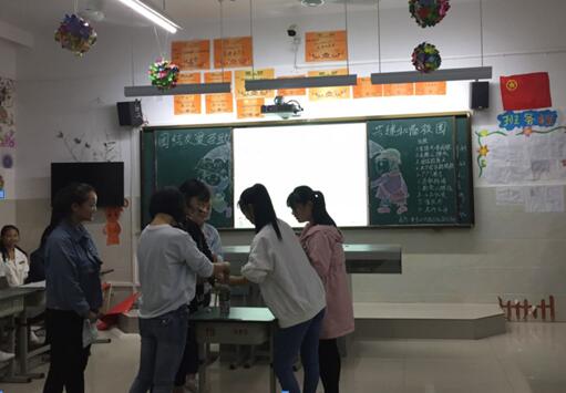 團結友愛互助 共建和諧校園――我校團委開展模擬示范團課