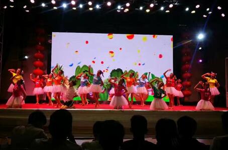 四川省檔案學(xué)校舉行2017年端午文藝晚會(huì)