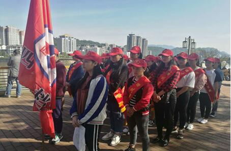 傳承民俗文化 奉獻一份愛心 呵護生態(tài)雅安――我校青年志愿者參加雅魚放養(yǎng)活動