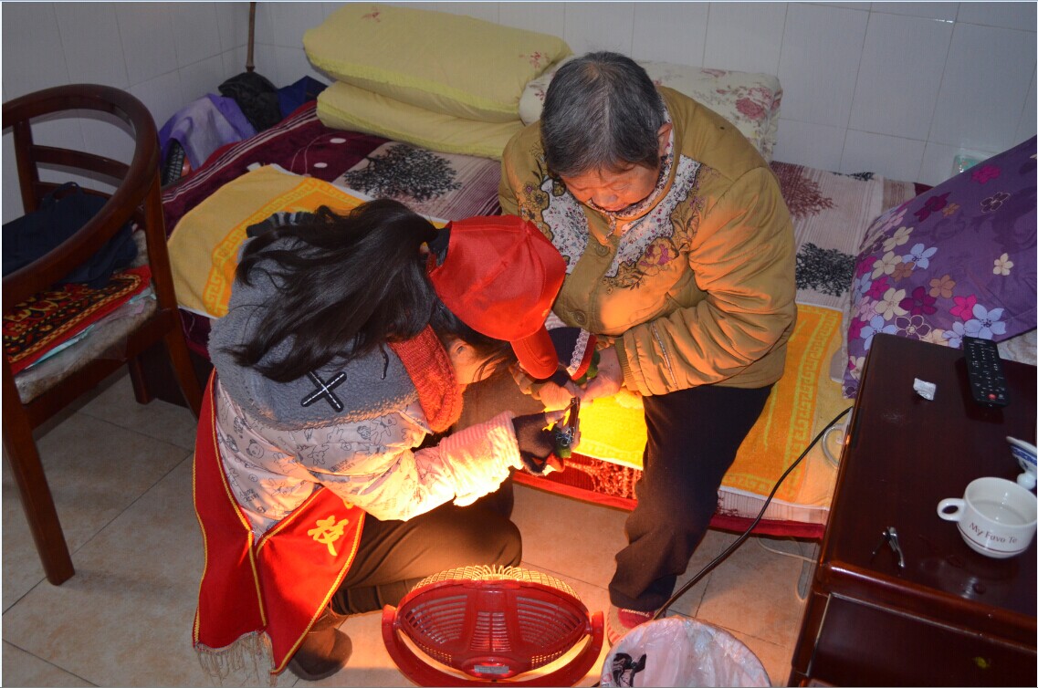 愛(ài)心獻(xiàn)社會(huì) 真情暖人間――校團(tuán)委開(kāi)展敬老院慰問(wèn)活動(dòng)